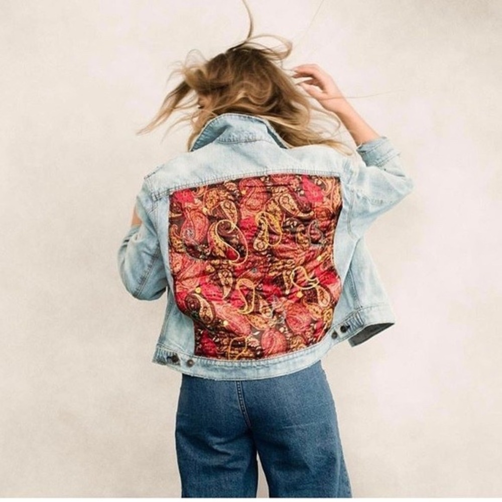 Free People Light Wash Denim Jacket Paisley Quilted Back Panel XS/S Boho Trucker